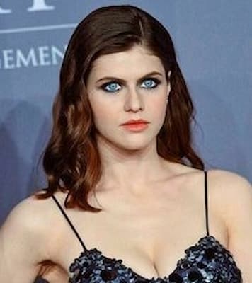 Alexandra Daddario Bio, Wiki, Age, Family, Husband, Eyes, and Net Worth