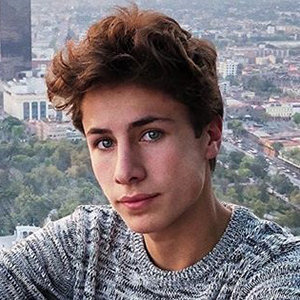 Juanpa Zurita Bio Age Height Lele Pons Vines Merch And Net Worth