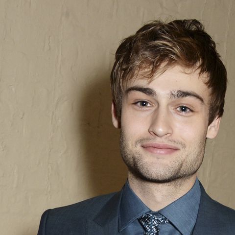 Douglas Booth Bio, Wiki, Age, Height, Wife, Gay, Movies and Net worth