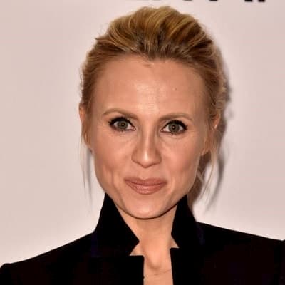 Jessica Holmes Photo