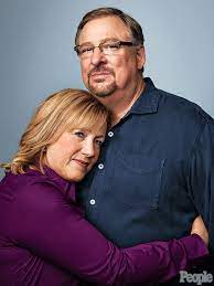 Photo osf pastor Rick Warren with his wife