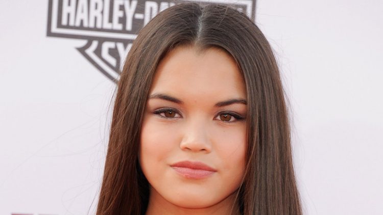 Paris Berelc Bio, Age, Mom, Height, Boyfriend, Net Worth, Salary