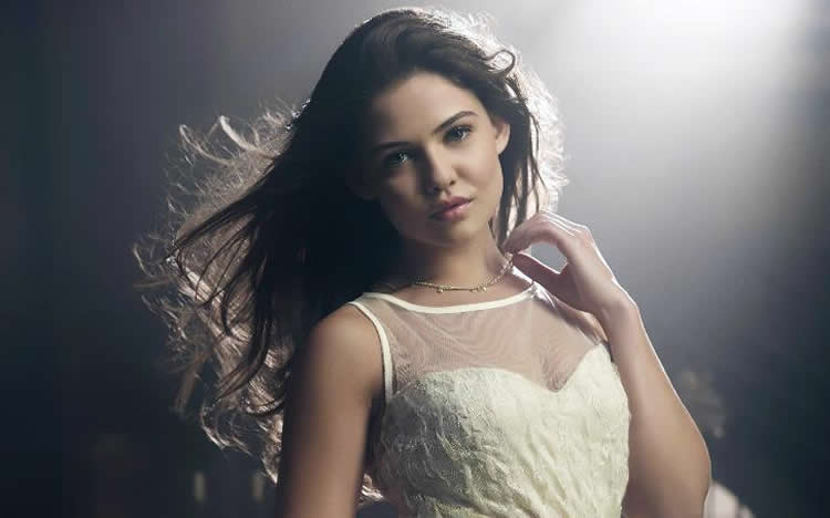 danielle campbell age in starstruck