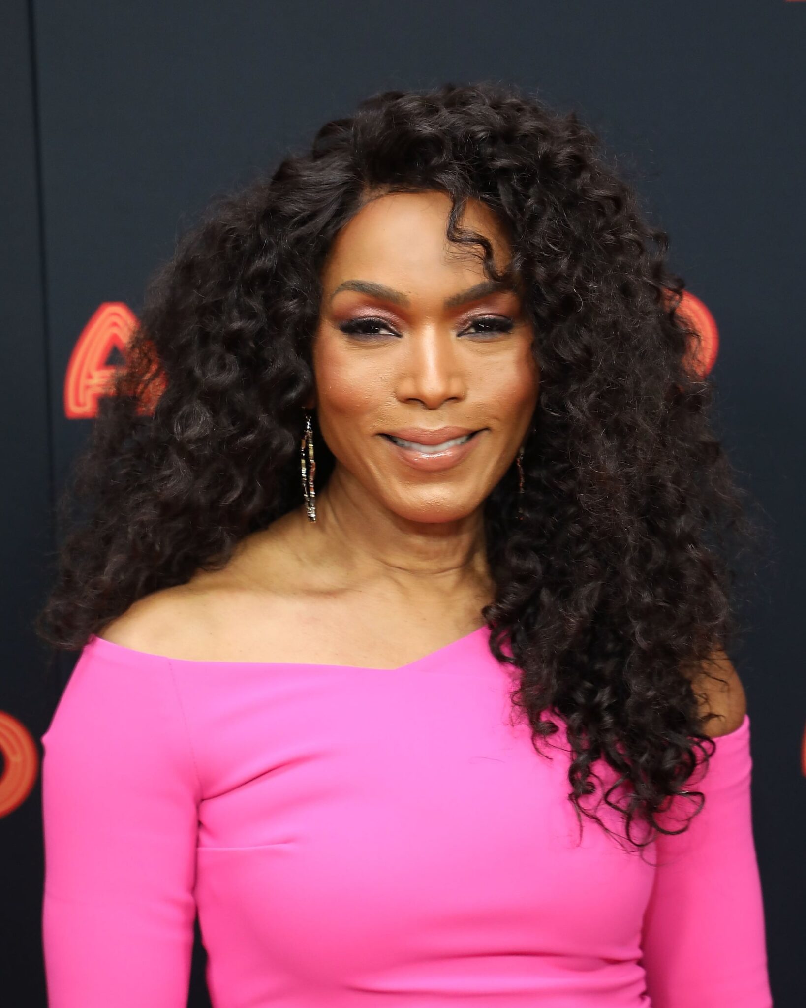 Angela Bassett Bio, Wiki, Age, Height, Husband, Parents, Black Panther, Movies, Awards, and Net Angela Bassett Bio, Wiki, Age, Height, Husband, Parents, Black Panther, Movies, Awards, and Net