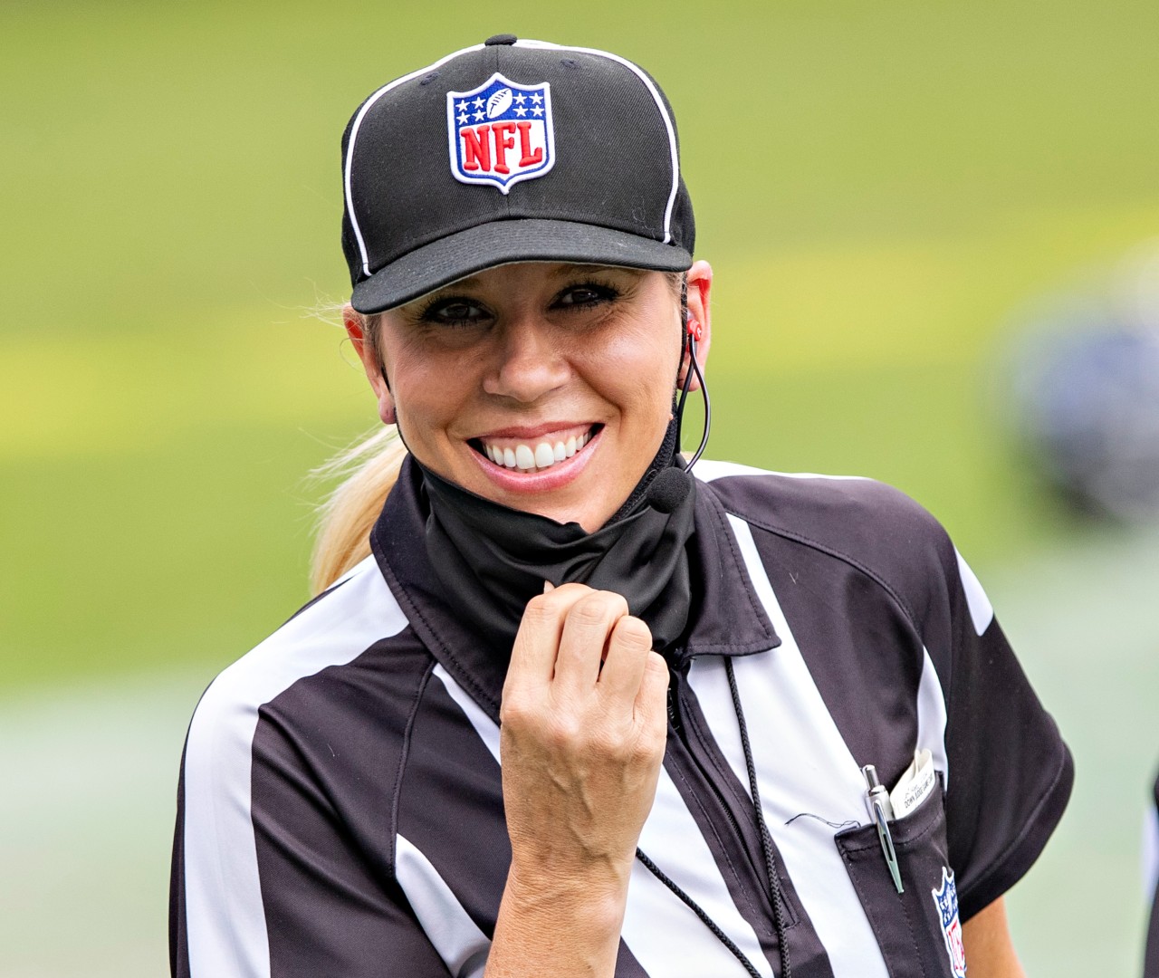 Sarah Thomas Net Worth First Nfl Female Ref Bio Age Husband Brian Thomas And Salary