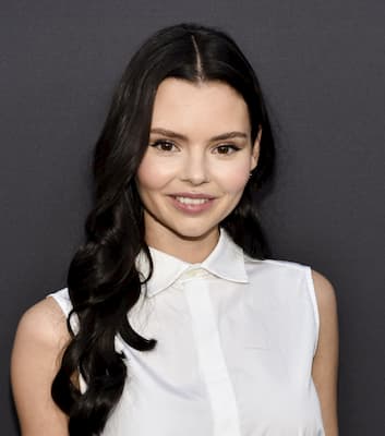 Eline Powell Photo