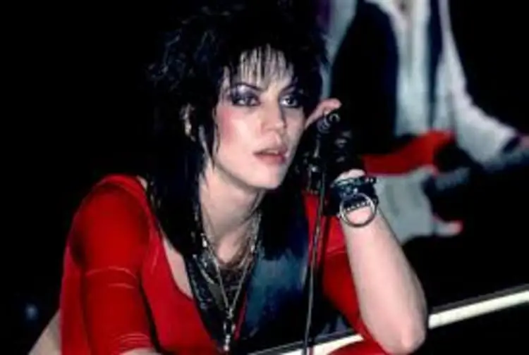 Joan Jett Biography, Age, Marriage, Blackhearts, Guitar and Tours