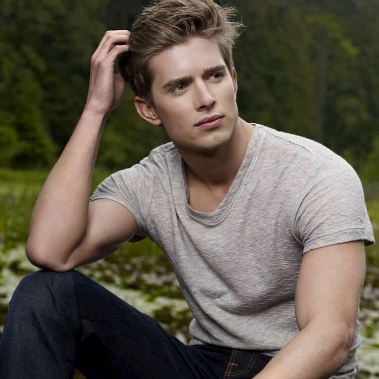 Drew Van Acker Photo