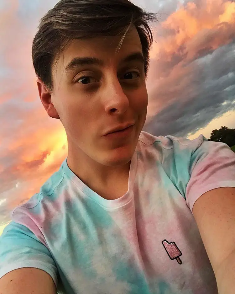 Thomas Sanders Wiki, Bio, Age, Height, Gay, Vine, Parents, Partner