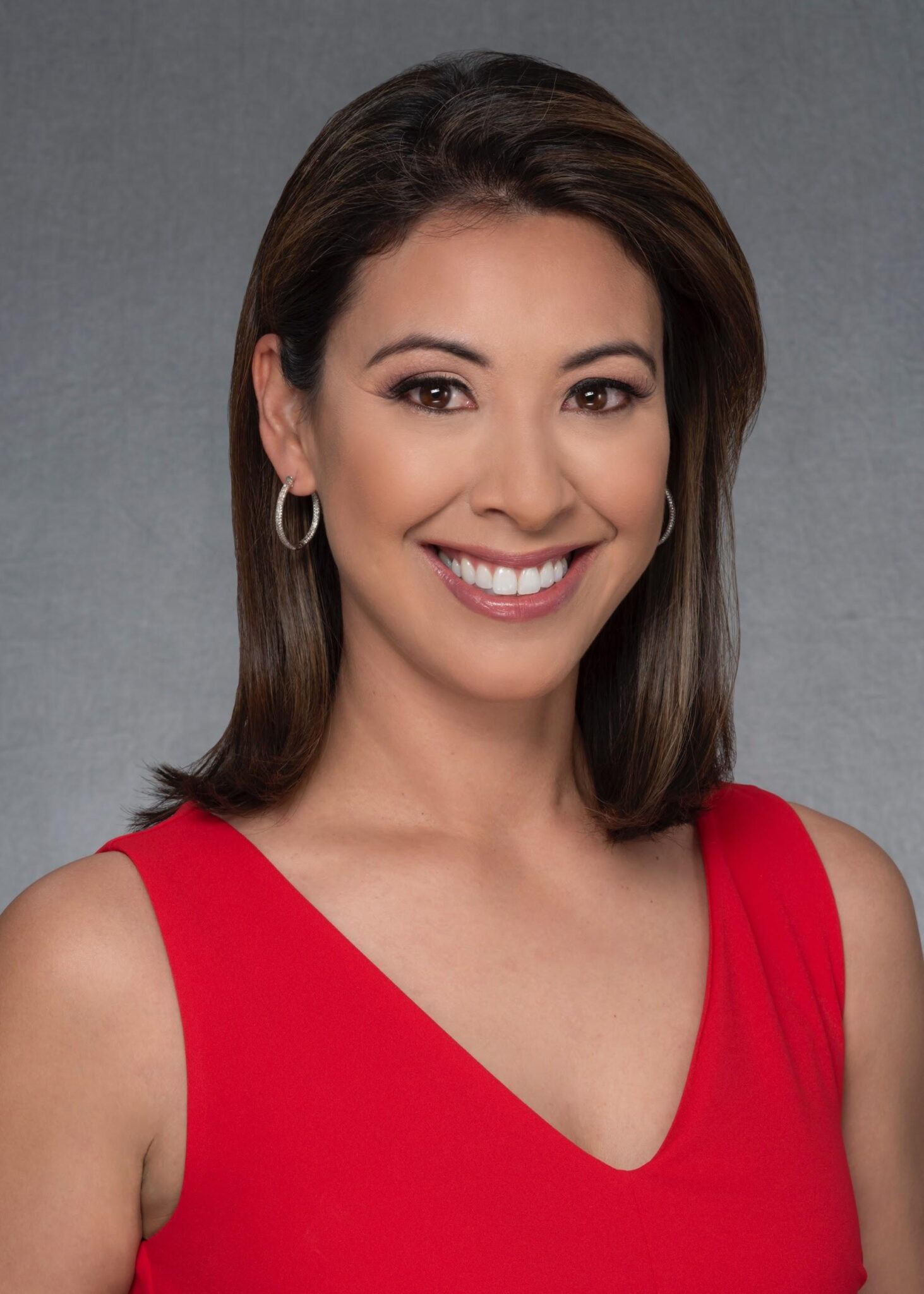 lana-zak-television-producer-parents-bio-wiki-age-abc-news-feet