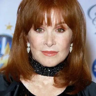 Stefanie Powers- plays the role of Jennifer Hart in the series, Hart to Hart