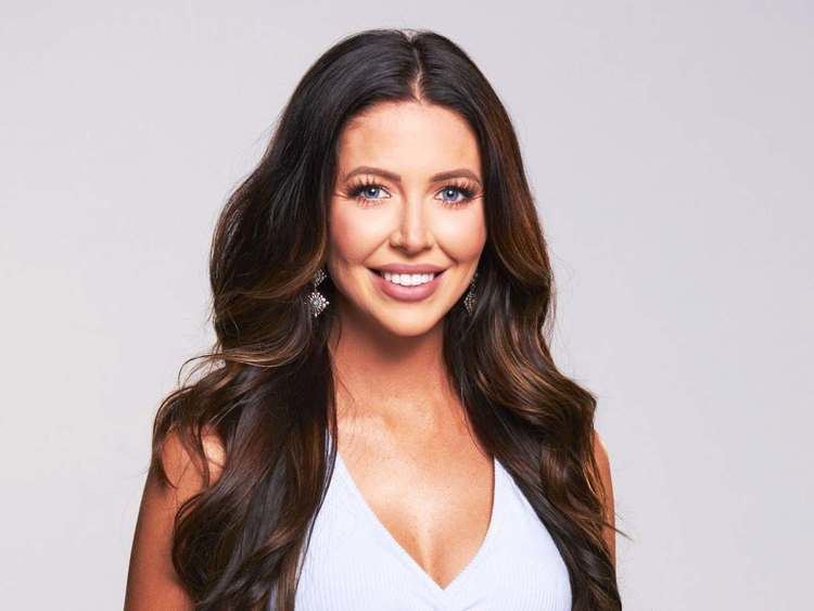 Holly Allen photo