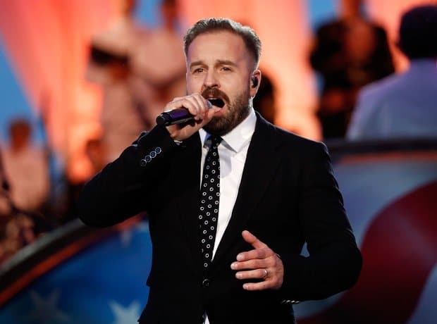 Alfie Boe Bio, Wiki, Age, Height, Family, Wife, Children, Les ...