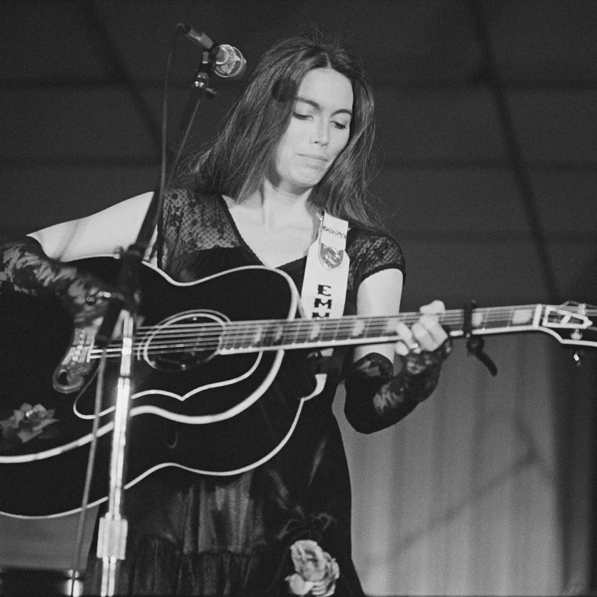 Emmylou Harris's Bio, Wiki, Age, Height, Education, Husband, Family