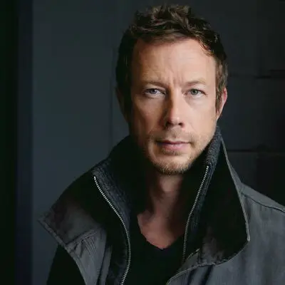 Kris Holden-Ried photo