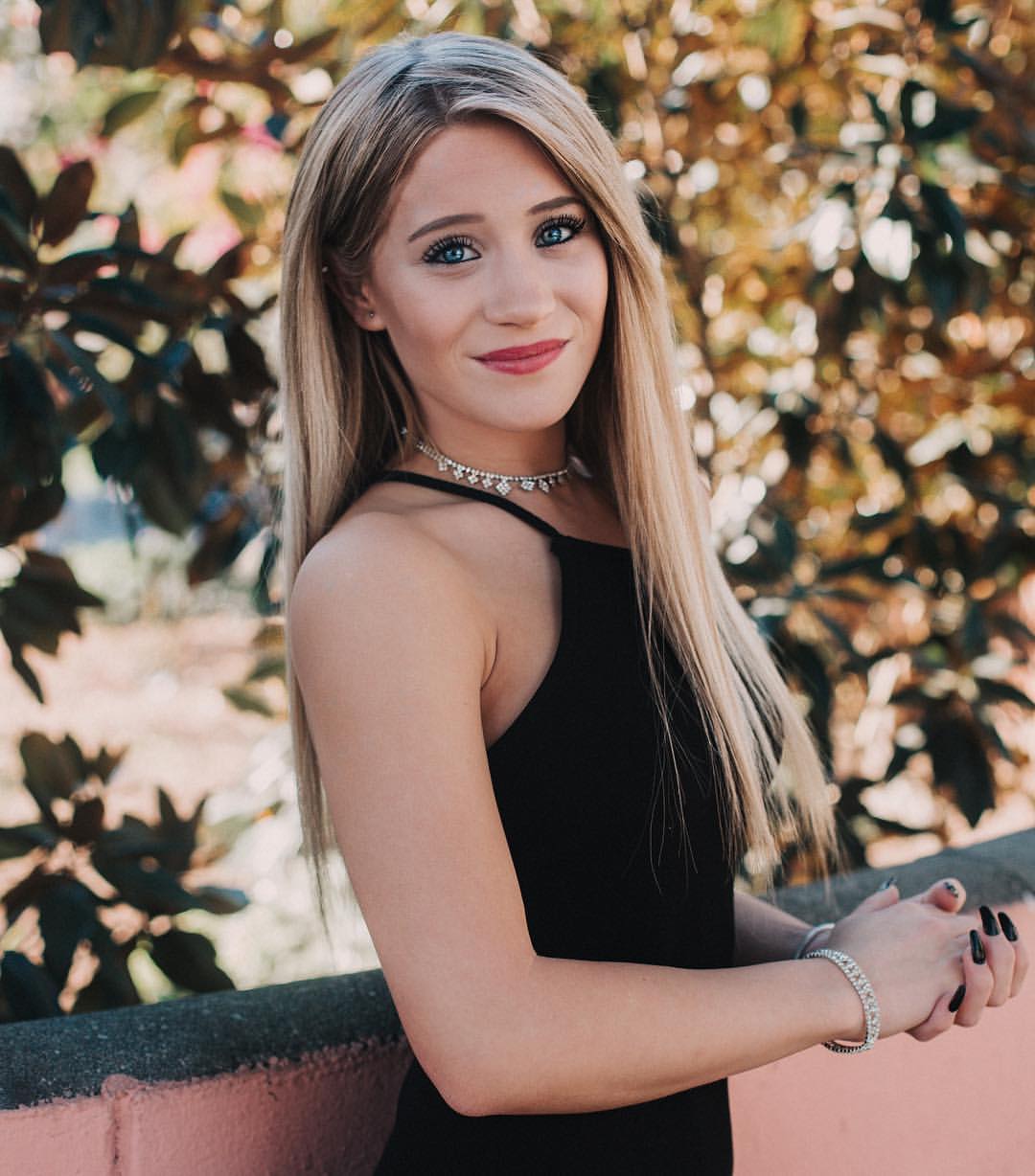 Lizzy wurst nud