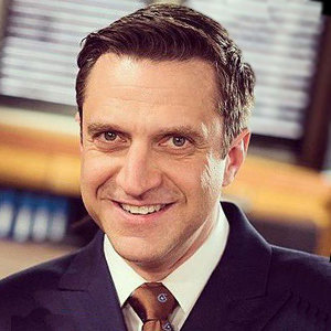 Raul Esparza Photo