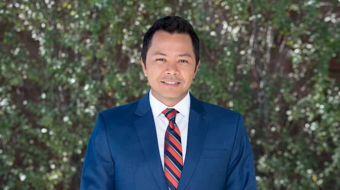 Robert Santos Photo