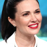 Laura Mennell Photo