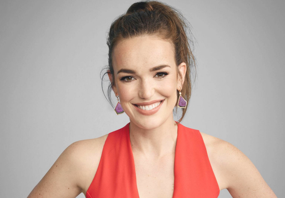 Elizabeth Henstridge Photo