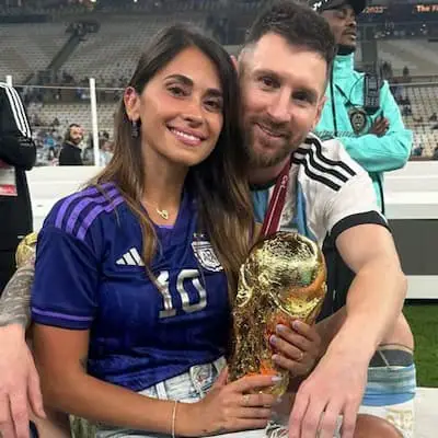 Antonella Roccuzzo and Lionel Messi Photo