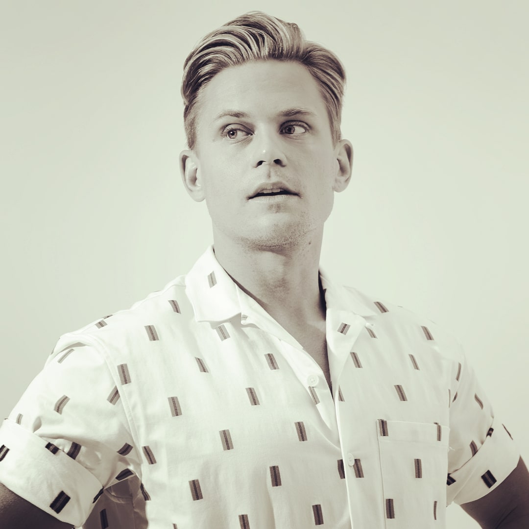 Billy Magnussen Bio, Aladdin, Girlfriend, Net Worth and Into the Woods