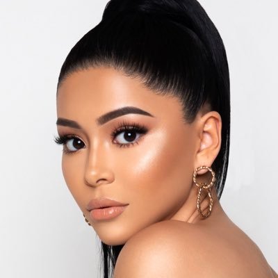 Make-Up Artist Daisy Marquez Photo