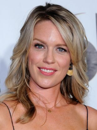 Jessica St Clair Bio Wiki Age Space Force Height Husband Lennon Parham Avenue 5 Bridesmaids Net Worth Movies And Tv Shows