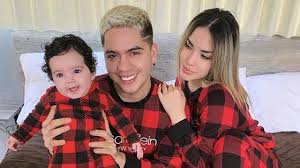 Juan de Dios Pantoja, his daughter, and Kimberly Loaiza Photo