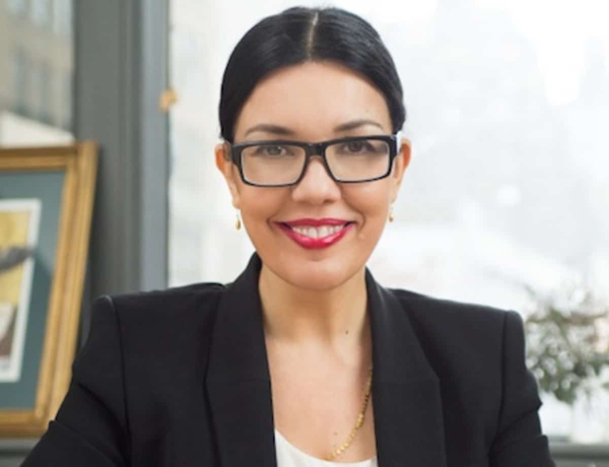 Sarah Bio, Wiki, Age, Height, Husband, Children, AMC, BBC