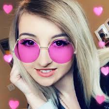 Vixella Youtuber Bio Wiki Age Real Name Boyfriend And Net Worth - what is vixella's roblox name