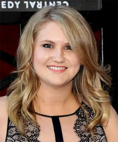 jillian bell parents networth biography films wife age shows tv
