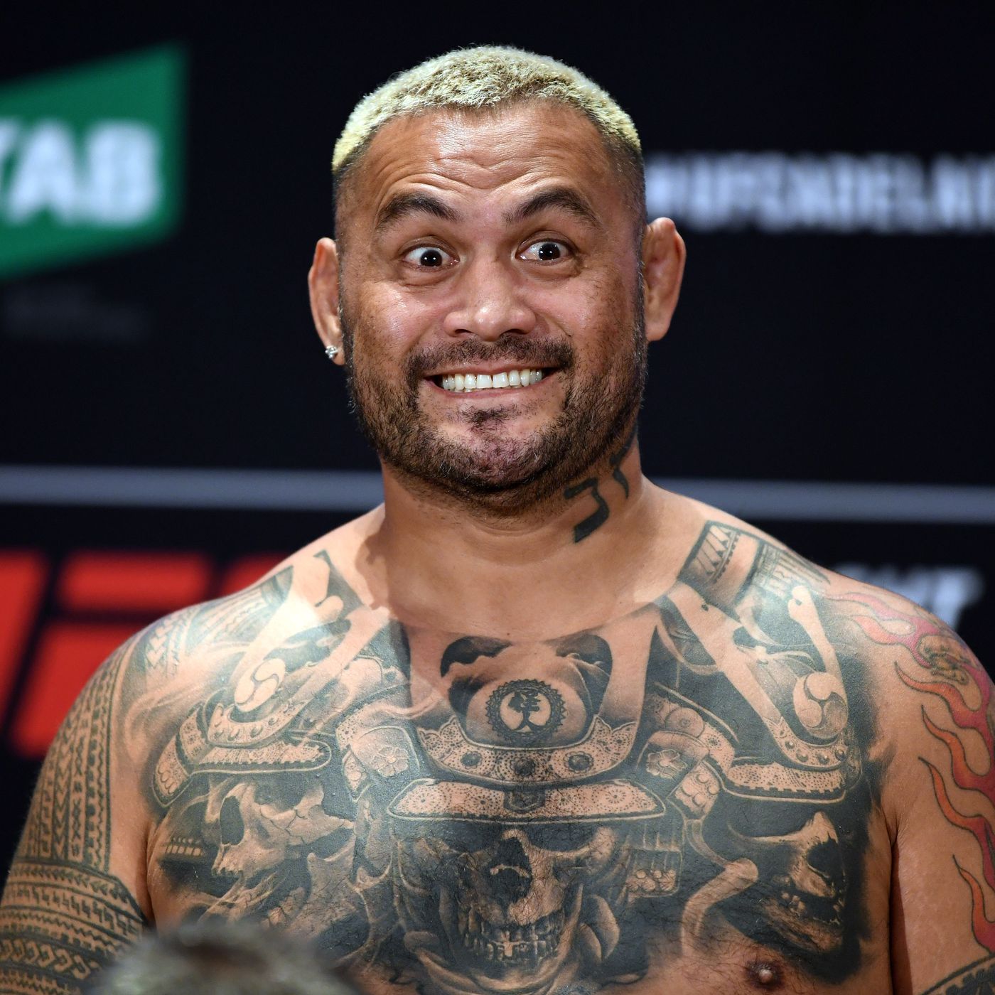 Mark Hunt Bio, Wiki, Age, Height, Wife, Net Worth, UFC and Career