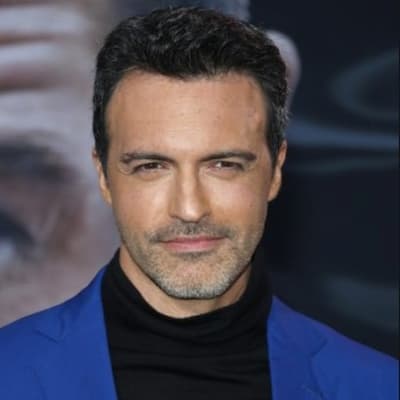 Reid Scott Photo 