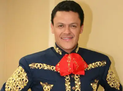 Pedro Fernández Bio, Wiki, Age, Family, Wife, Movies, Songs, and Net Worth.
