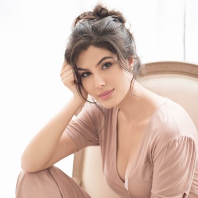 Elnaaz Norouzi Photo