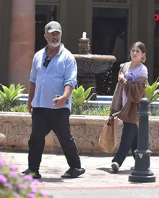Lucia Gibson and Mel Gibson Photo