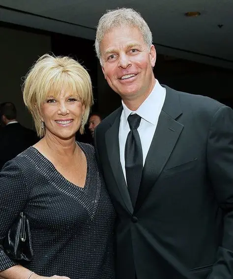 A photo of Jeff Konigsberg with his wife Joan Lunden