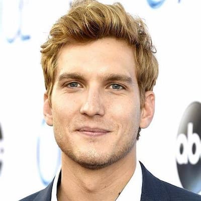 Scott Michael Foster Photo